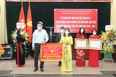 Trường mầm non Đông Dư vinh dự được Chủ tịch UBND thành phố Hà Nội tặng Cờ thi đua xuất sắc năm học 2020-2021